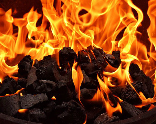 Ogień w salonie to nie tylko kominek
