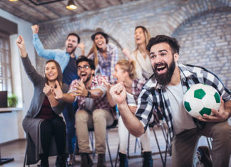 Oglądanie meczu z kumplami? Potrzebny będzie dobry sprzęt!