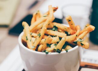 Ile kosztują frytki w Czechach?