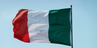 Co można przywieźć z Włoch samolotem?