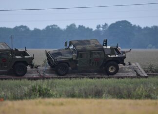 Jak przewozić podpaski w samolocie?