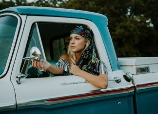 Co kierowca powinien mieć w samochodzie?