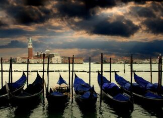 Ile kosztuje rejs gondolą w Wenecji?